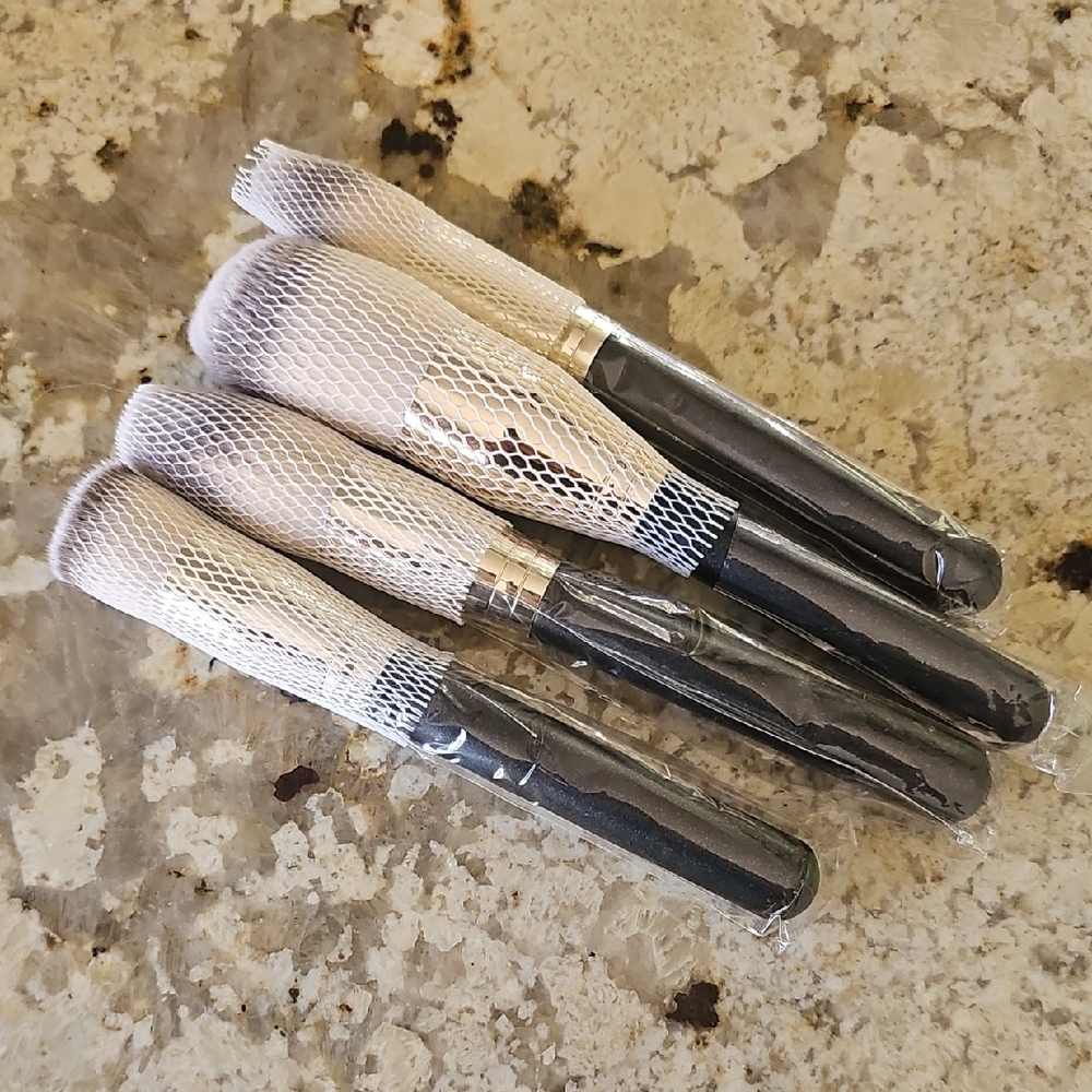 Elegant Black and Silver Makeup Brush Set